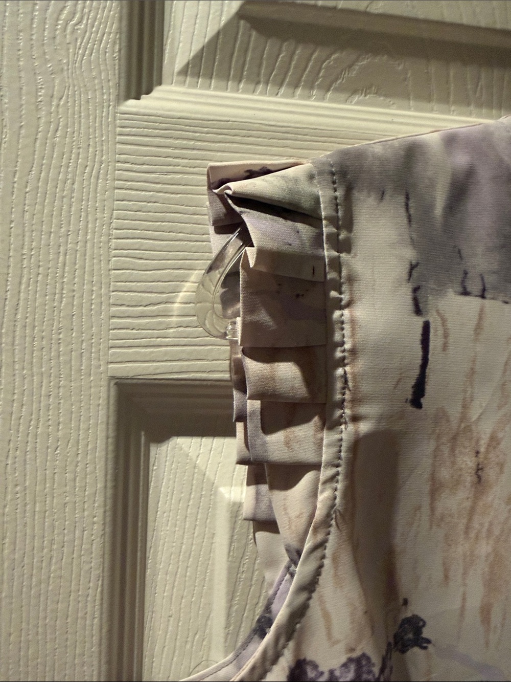 Sleeveless Abstract Print Ruffle-Shoulder Camisole in Cream, Gray & Lavender - Picture 3 of 7